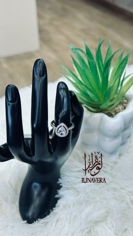 خاتم زركون دمعه باللون الابيض