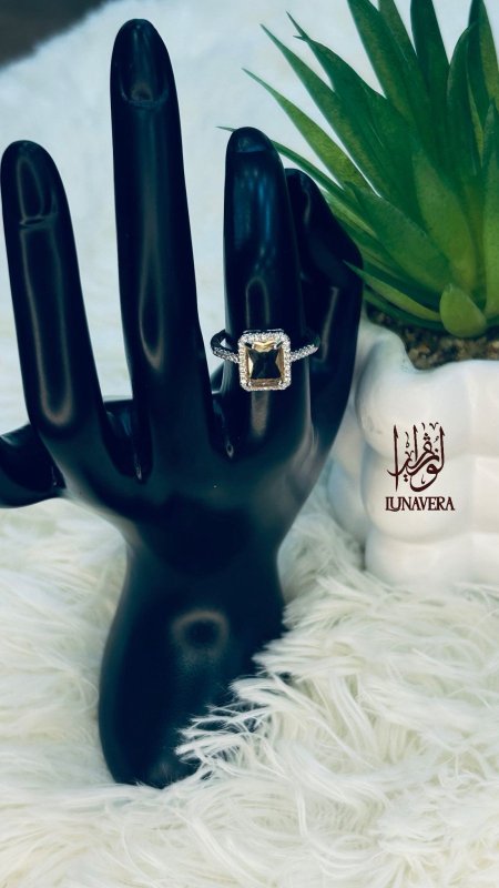 خاتم زركون مربع باللون الاسود