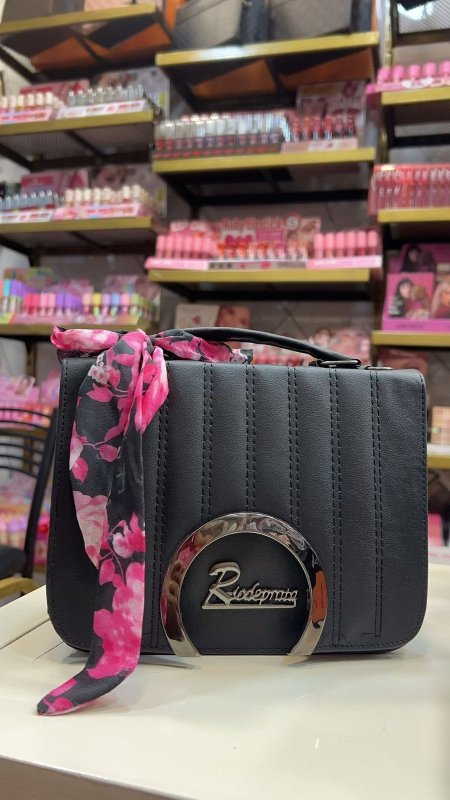 شنط صبايا ناعمة