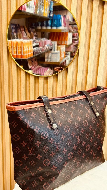 حقيبة Louis Vuitton Neverfull